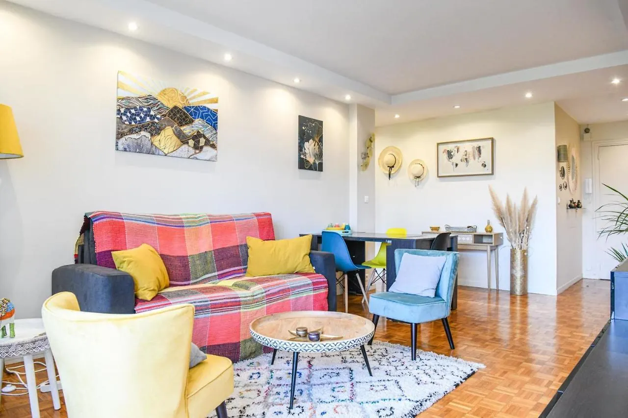 Grand Appartement Avec Balcon Et Parking Marseille Apartment