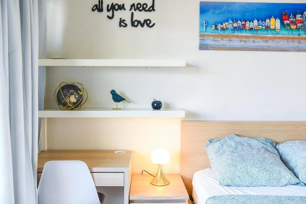 Apartment Grand Appartement Avec Balcon Et Parking Marseille France
