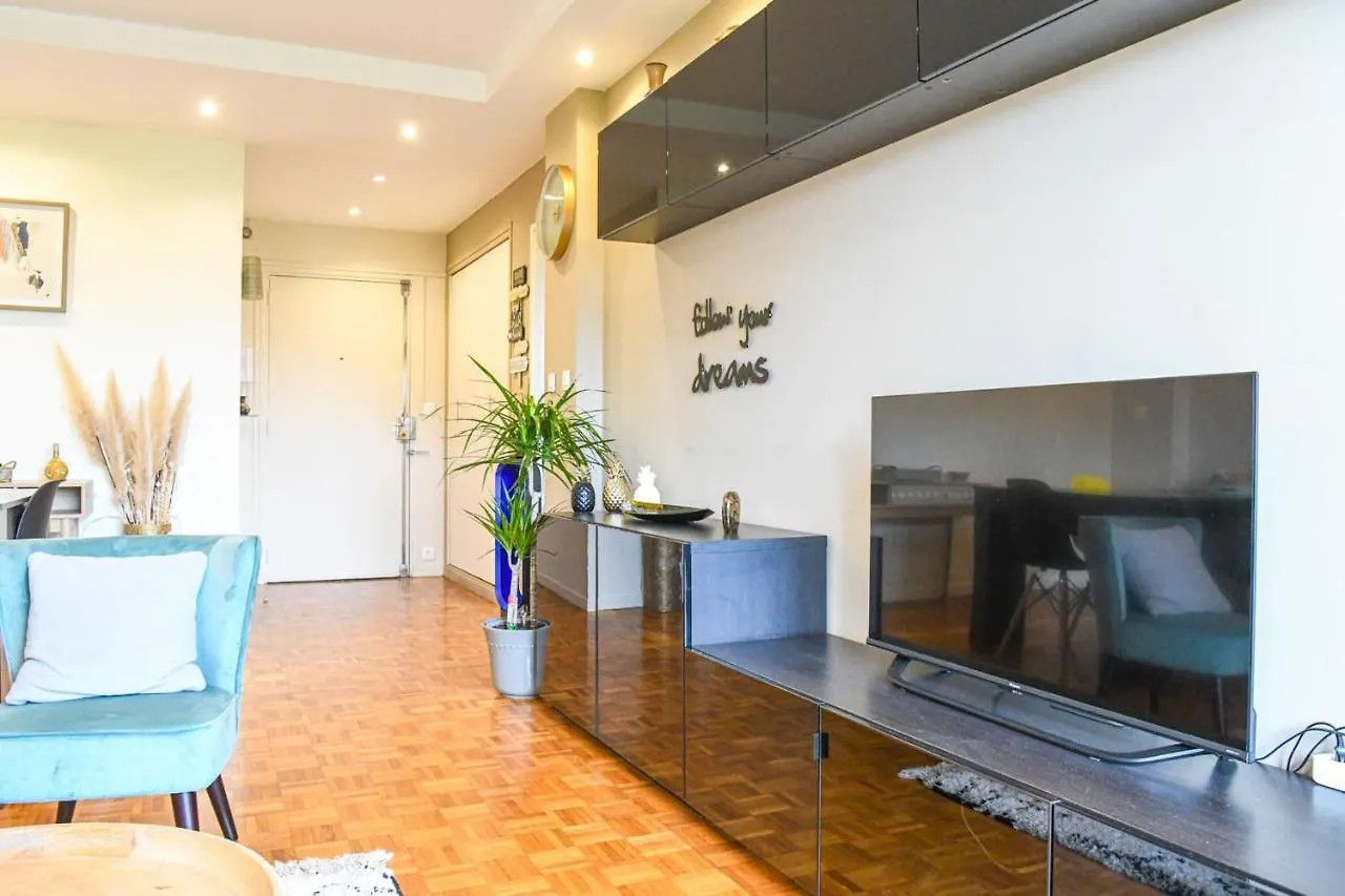 Grand Appartement Avec Balcon Et Parking contacts