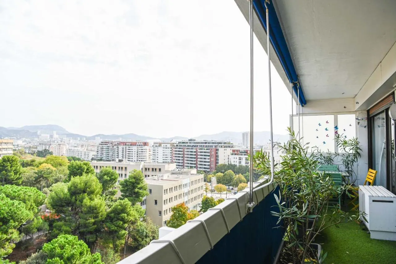 Grand Appartement Avec Balcon Et Parking Marseille Apartment