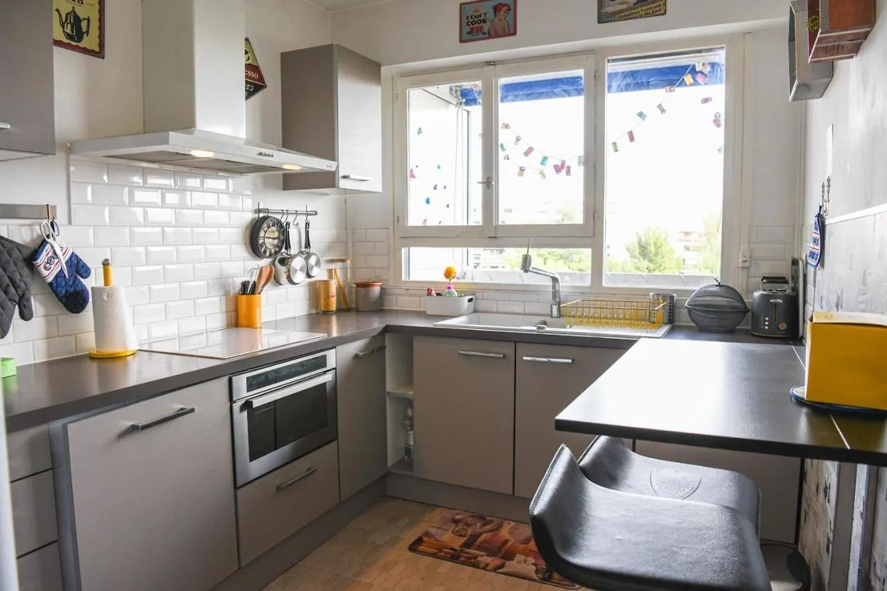 Grand Appartement Avec Balcon Et Parking Marseille 0*,  France