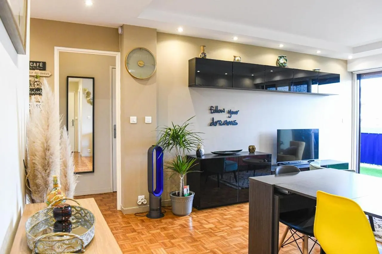 Grand Appartement Avec Balcon Et Parking Marseille